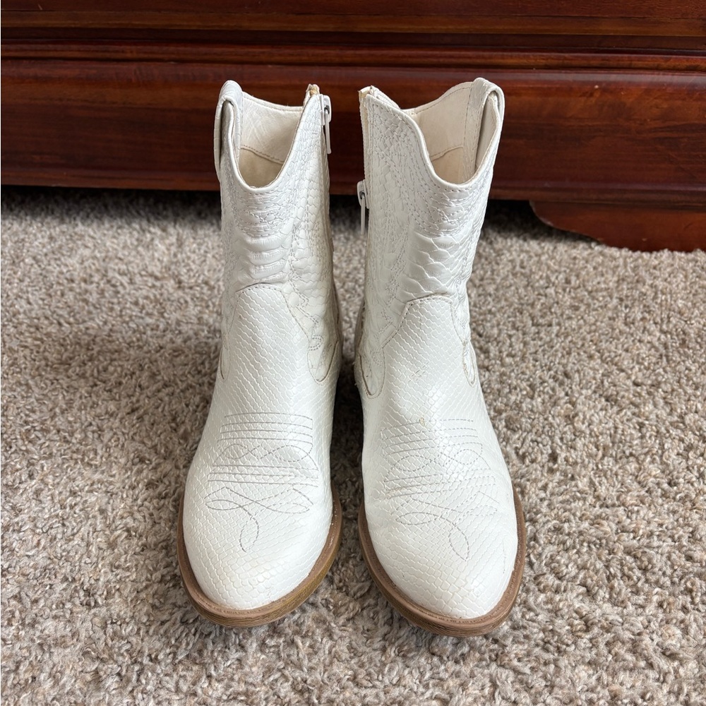 Coconuts by Matisse White Western Cowboy Boots